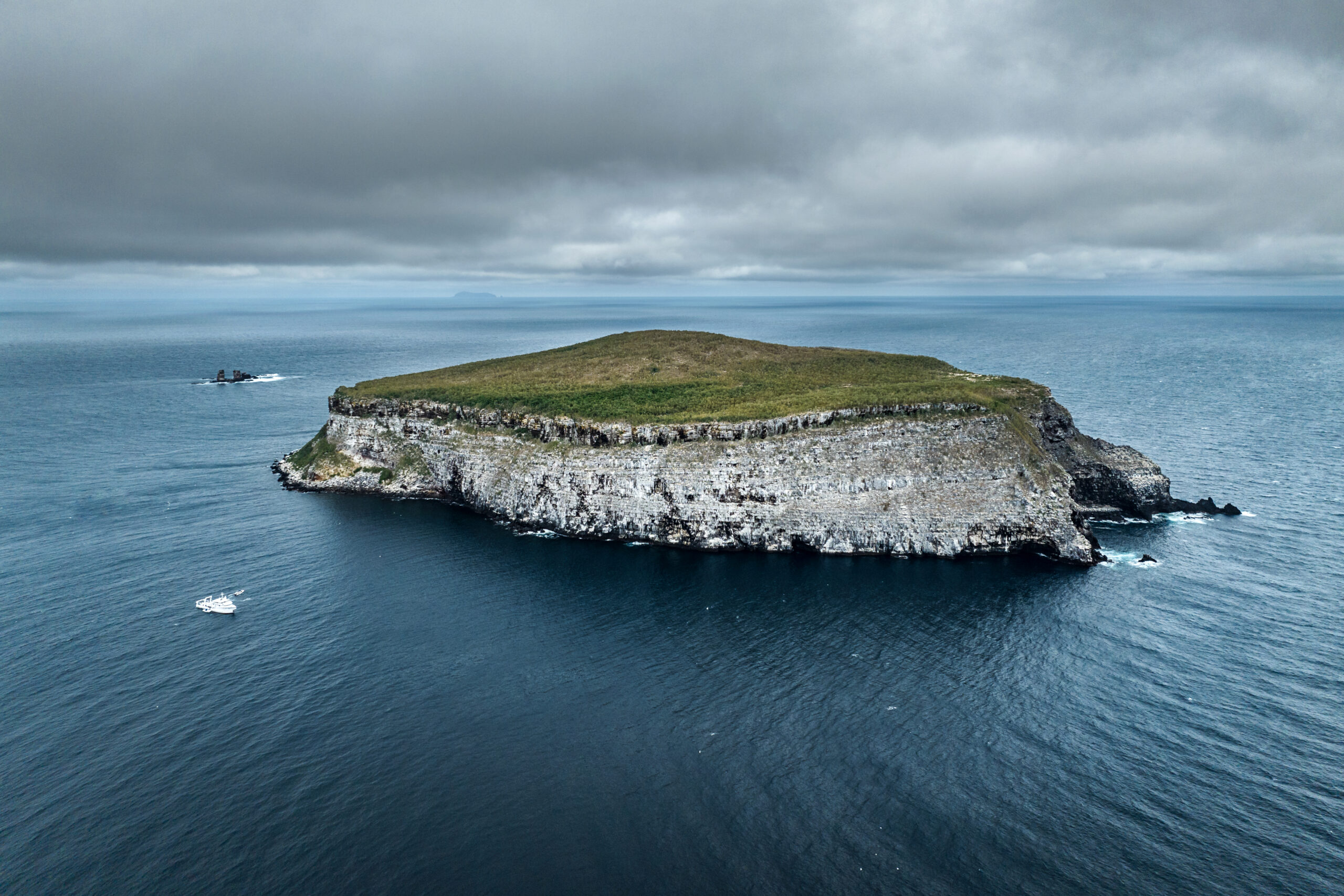 Aerial view of Darwin Island in the
Galápagos. The Galápagos Islands are
an archipelago of 21 volcanic islands in
the Eastern Pacific Ocean and a Mission
Blue Hope Spot.