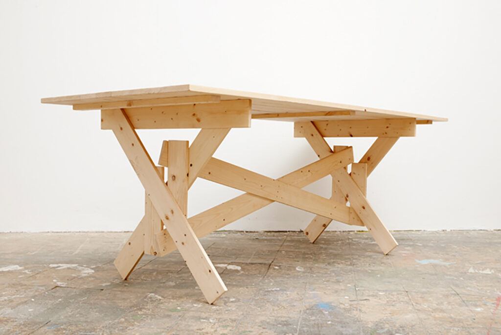โต๊ะตามแบบแปลนของเอนโซ มาริ Photo ©Verena Bruening CUCULA