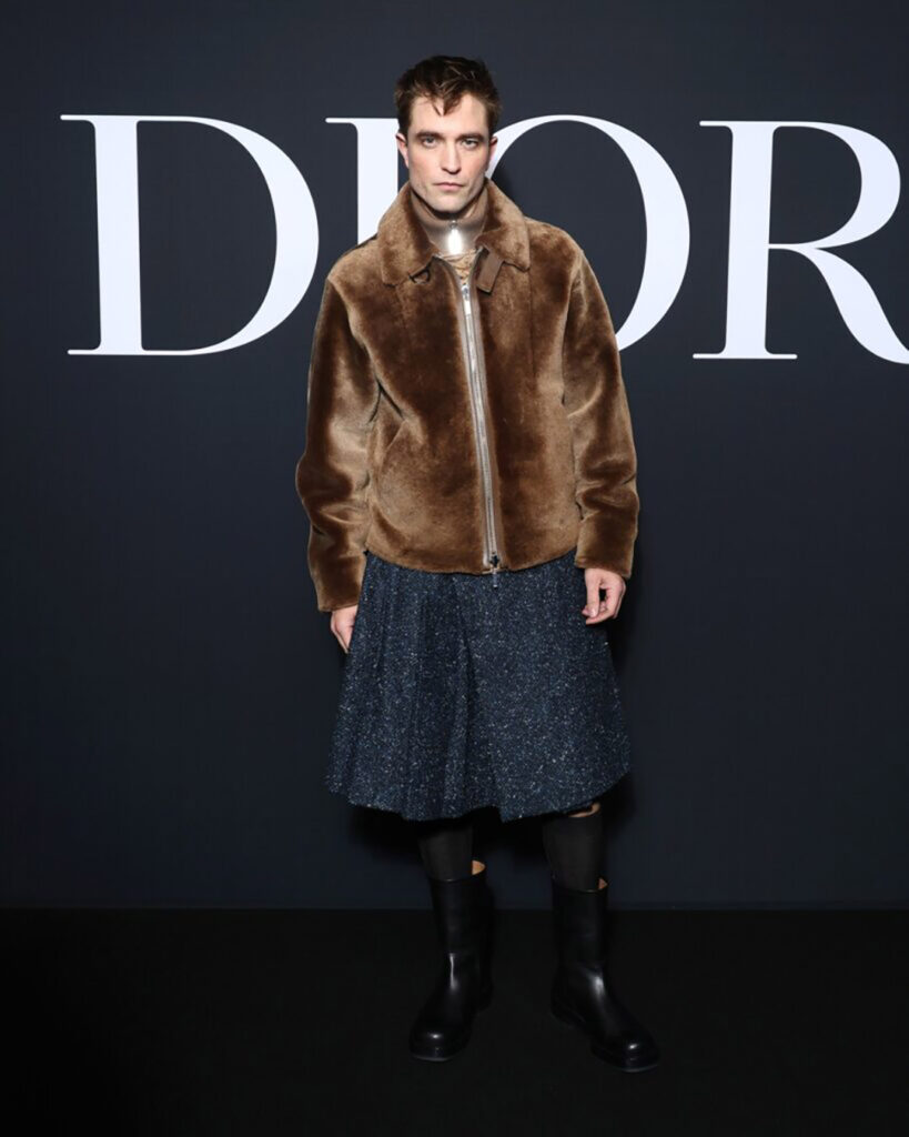 Robert Pattinson ในลุคกระโปรงสั้นร่วมชมโชว์ Dior Men