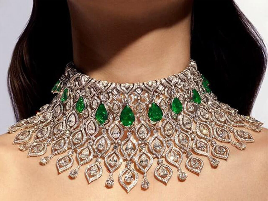 Bulgari Emerald Glory Necklace สร้อยคอประดับมรกตโคลัมเบียทรงลูกแพร์ 42.02 กะรัต