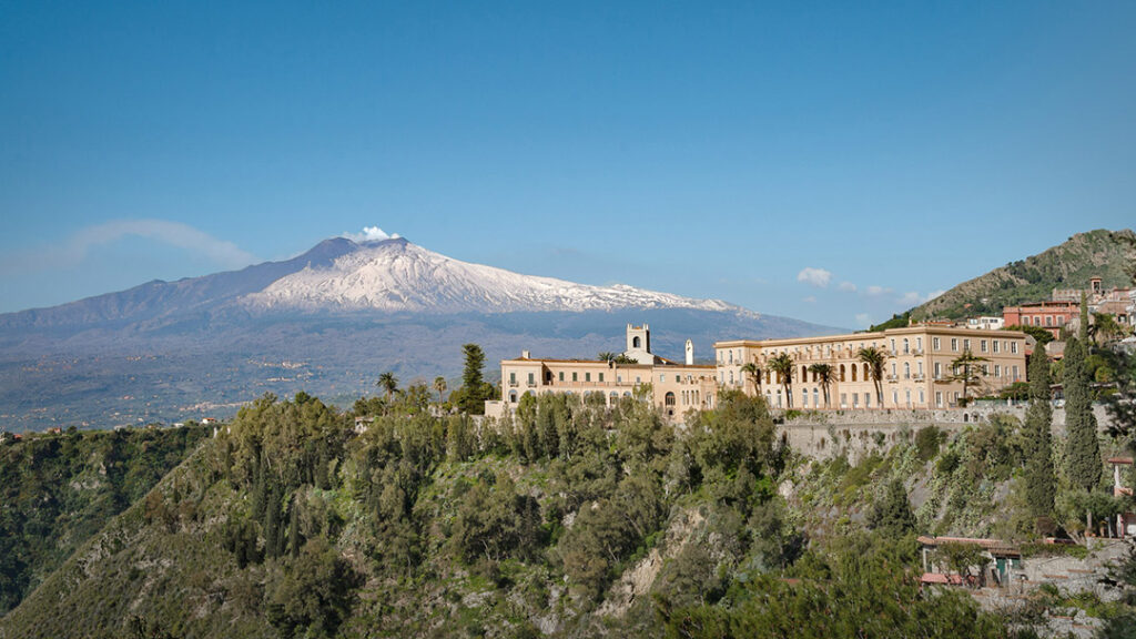 San Domenico Palace ในเมืองทาออร์มิน่าบนเกาะซิซิลี โลเกชั่นถ่ายทำ White Lotus ซีซั่น 2