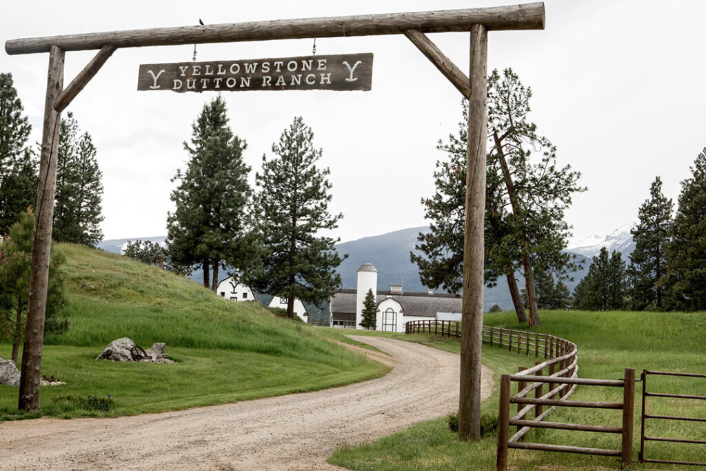 ป้ายชื่อจากซีรีส์ Yellowstone ที่ยังคงอยู่