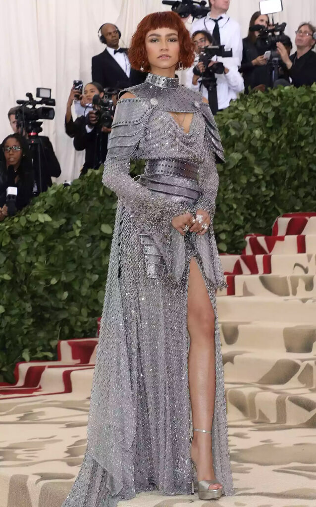 เซนดาย่าสวมเดรส Versace ในลุค Joan of Arc ที่งาน Met Gala 2018