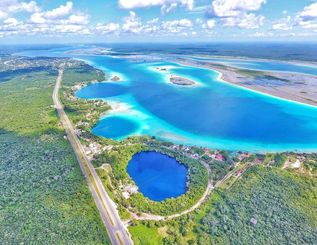 ทะเลสาบ 7 สีในเมืองบาคาลาร์ เม็กซิโก