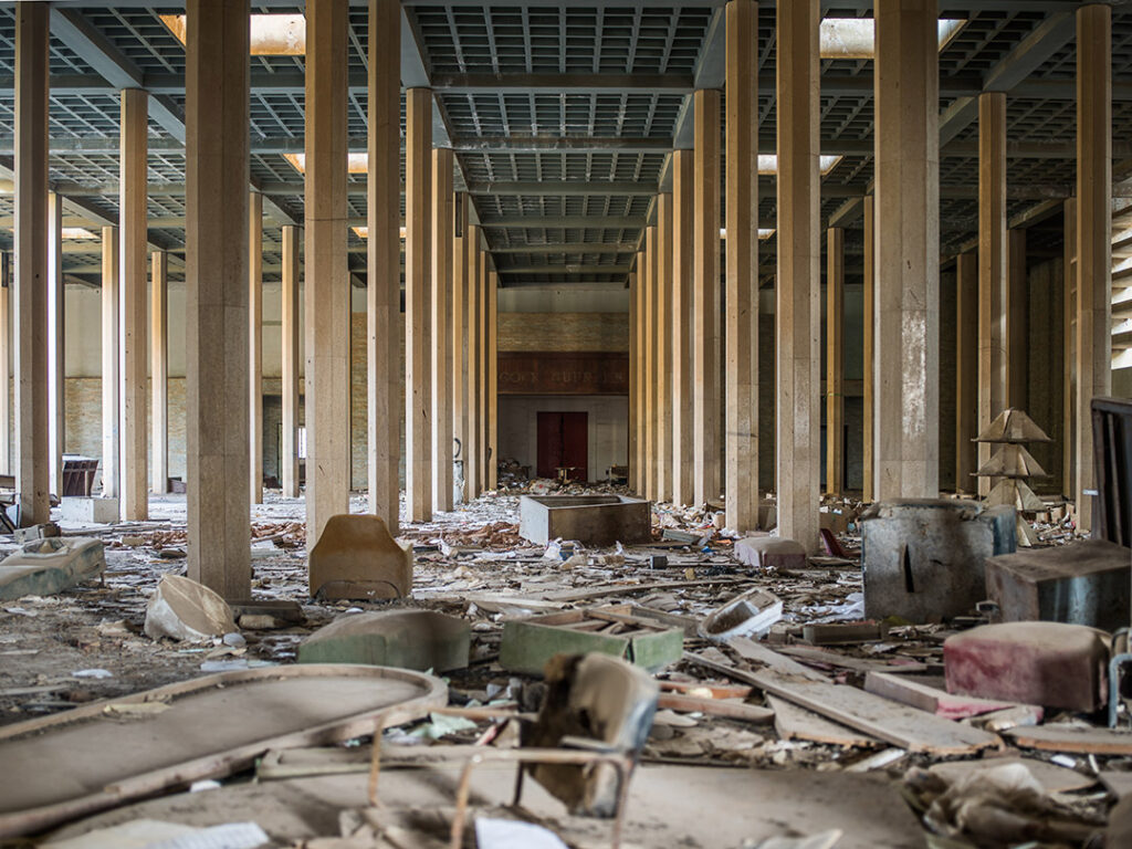 สภาพ Palais de Justice ที่ถูกทิ้งร้าง