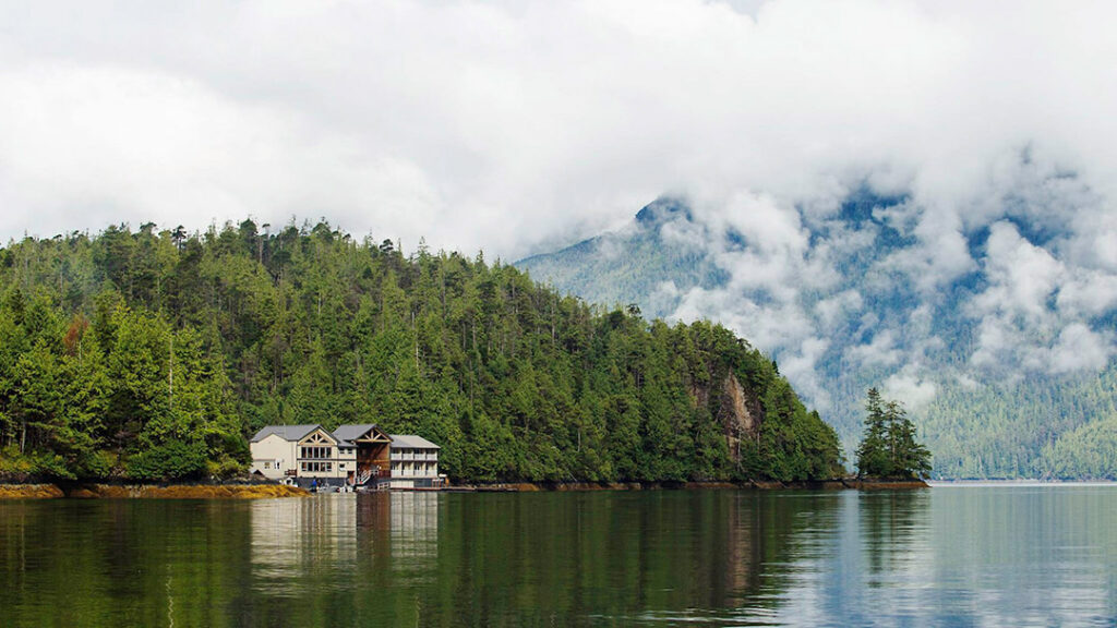 Haida House เคบินริมทะเลบนหมู่เกาะ Haida Gwaii