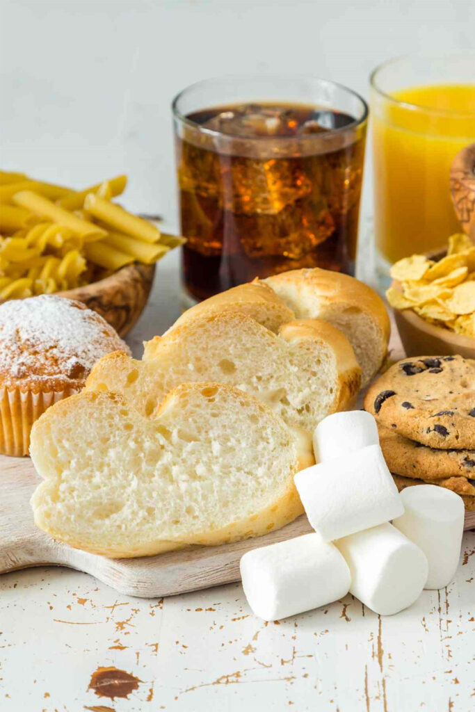 ผู้ที่มีอาการวิตกกังวล (Anxiety Disorder) ควรเลี่ยงอาหารที่มีคาร์โบไฮเดรตเชิงเดี่ยว เช่น อาหารจำพวกน้ำหวาน และขนมหวานต่างๆ