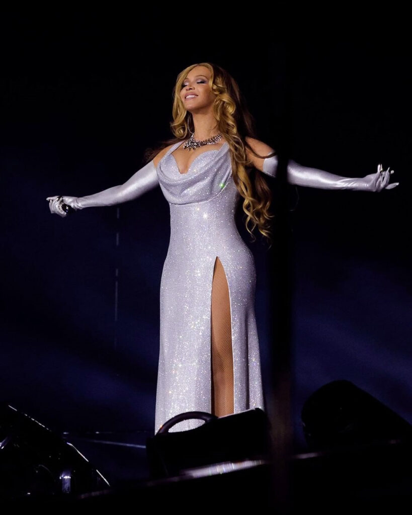 Beyonce ในคอนเสิร์ต Renaissance World Tour ที่เมืองคาร์ดิฟ แคว้นเวลส์