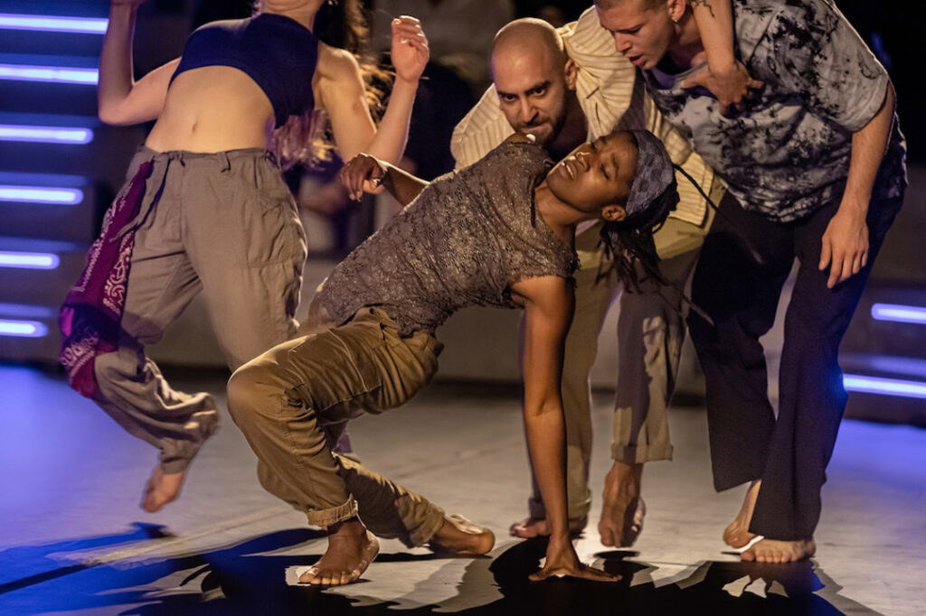 Dance: คณะ Óró กับการแสดงที่ Athens Conservatoire ร่วมกับ Khoudia Touré ใน Rolex Arts Festival 