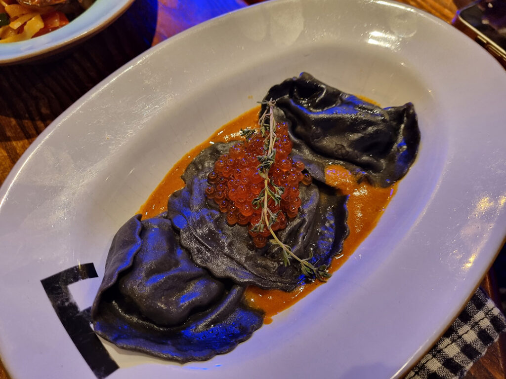 Black Ravioli ราวิโอลีไส้เนื้อปู 