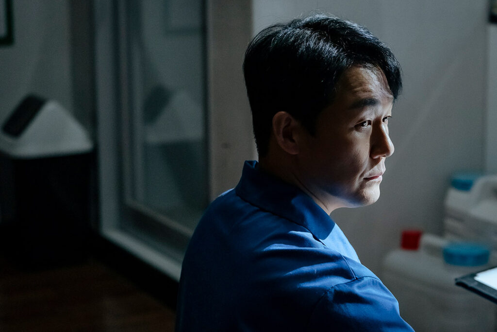 ภาพจากในซีรีส์ของ พัคซองอุง The Killing Vote (โหวตโทษประหาร) ซีรีส์เกาหลีทาง Prime Video