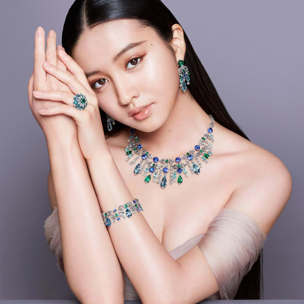 นางแบบสาวชาวญี่ปุ่น โคคิ สวมสร้อยพาราอีบาทัวร์มาลีนจาก Bulgari