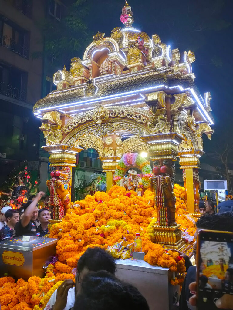 ขบวนราชรถองค์พระพิฆเนศที่เหล่าผู้ศรัทธาเนืองแน่นมหาศาล